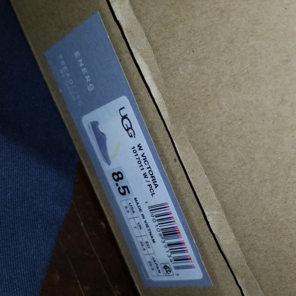 Sneakers - Picture 8 of 8